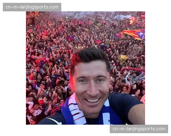 老将莱万37岁 巴萨锋线依赖症分析